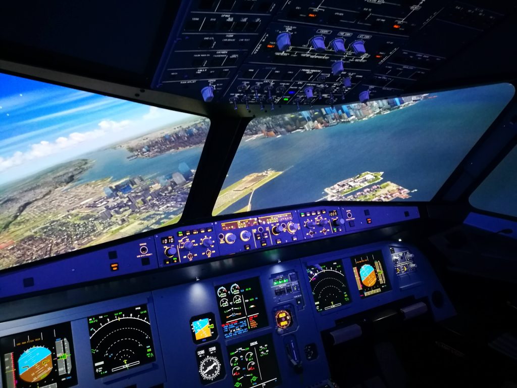 Sicht aus dem A320 Flugsimulator Cockpit.