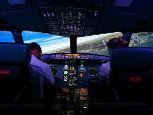 Sicht der Begleitung aus dem A320 Flugsimulator.